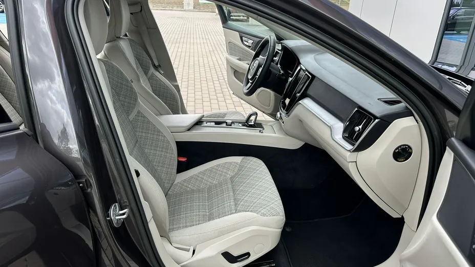 VOLVO V60 -