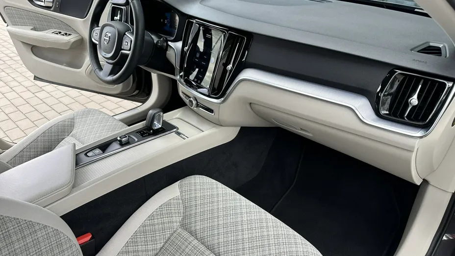 VOLVO V60 -