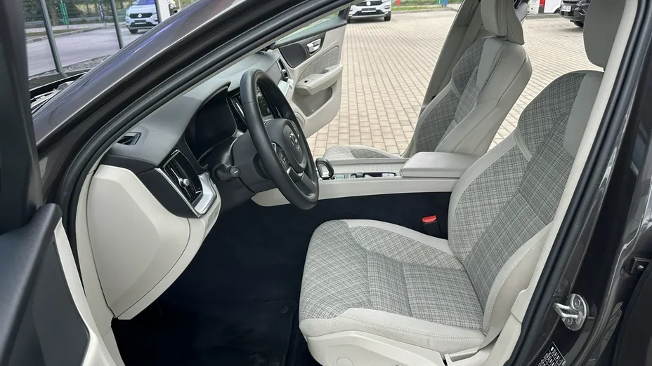 VOLVO V60 -