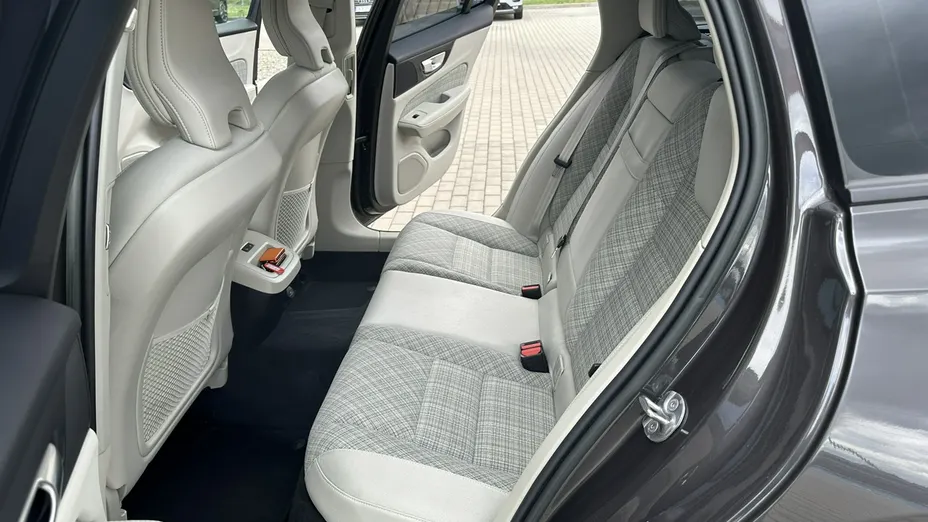 VOLVO V60 -