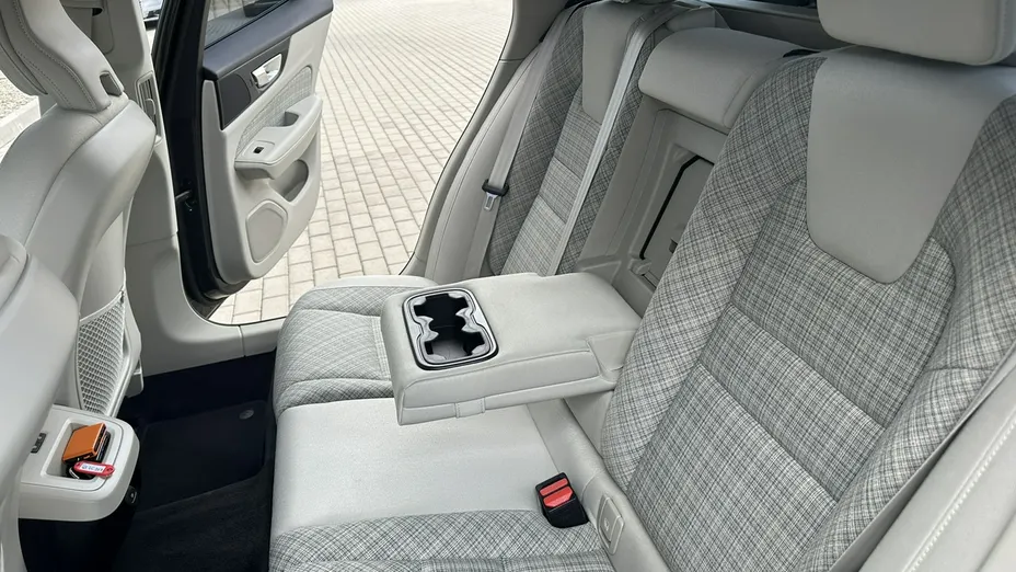 VOLVO V60 -