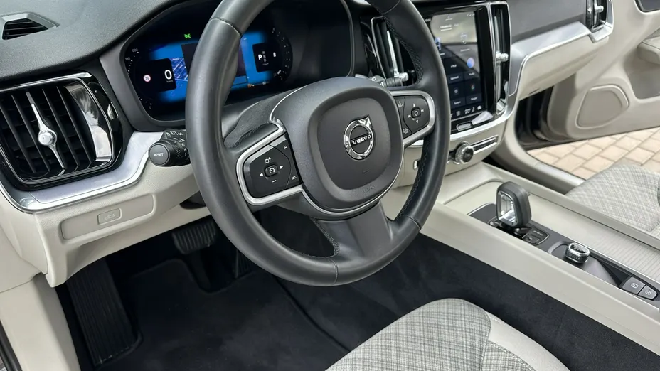 VOLVO V60 -