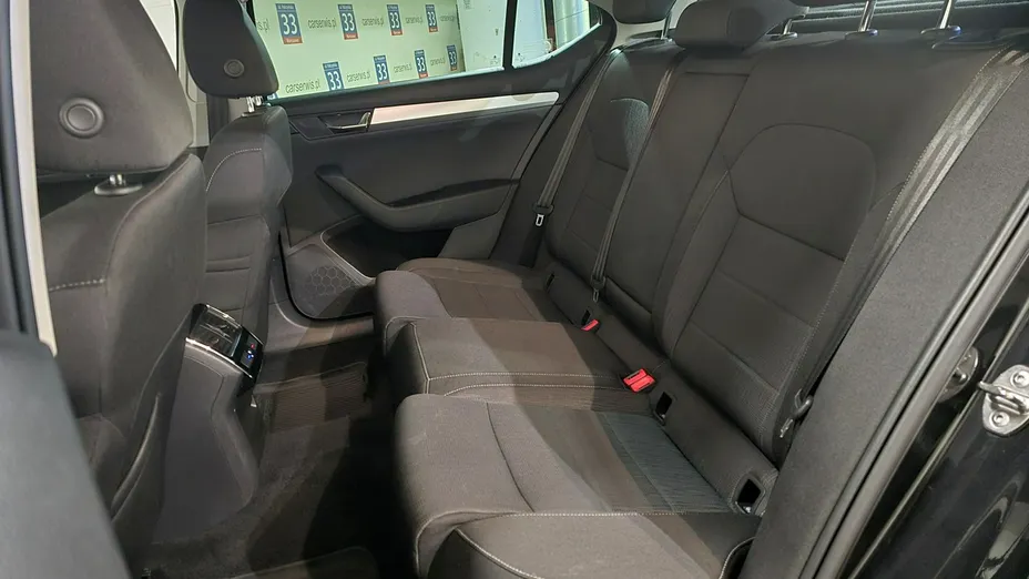 SKODA Superb -