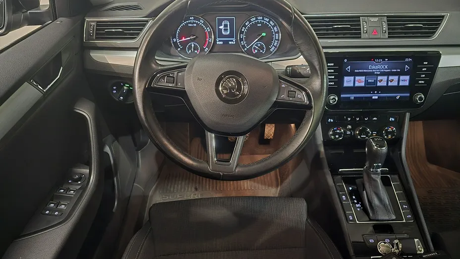 SKODA Superb -