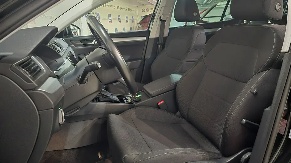 SKODA Superb -