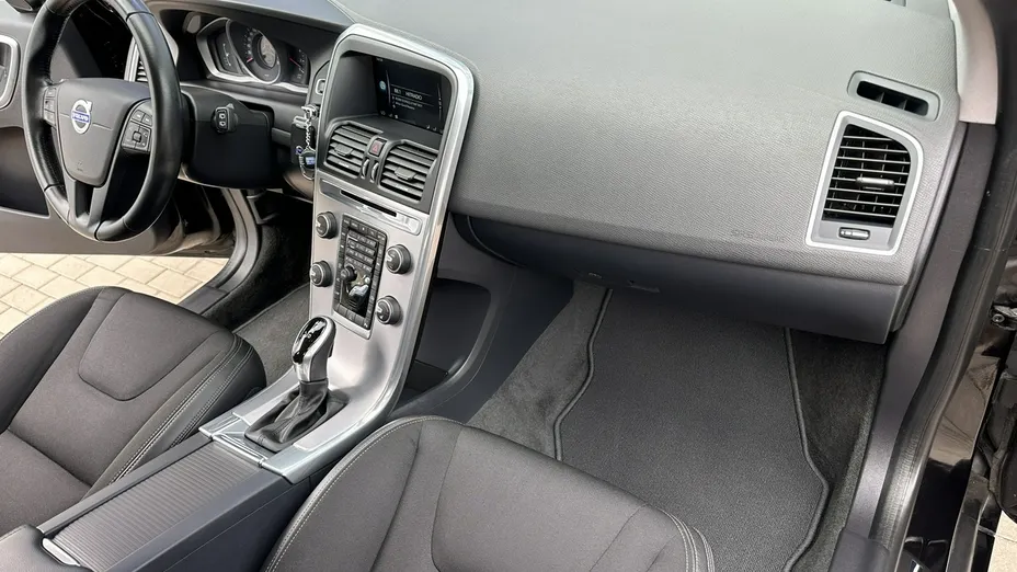 VOLVO XC60 -