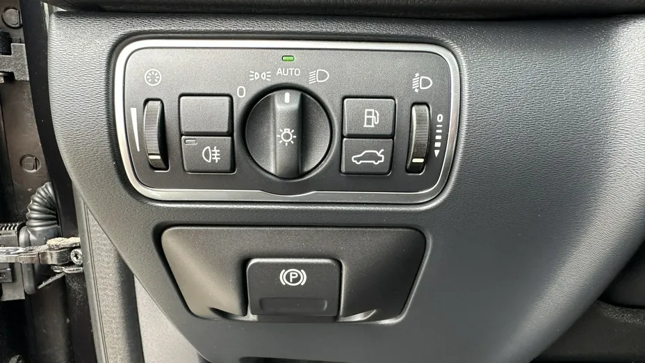 VOLVO XC60 -