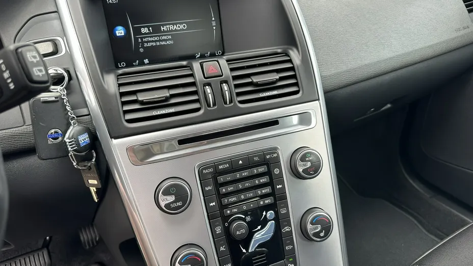 VOLVO XC60 -