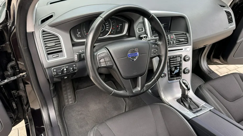 VOLVO XC60 -