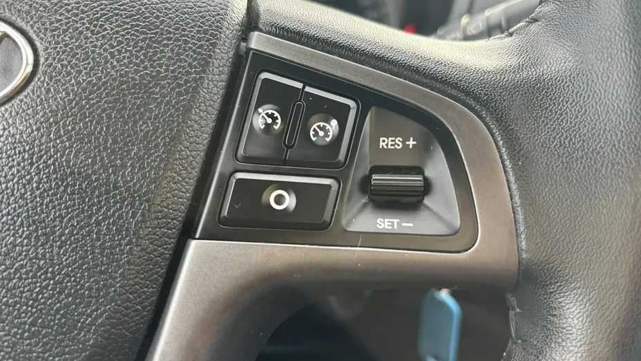 HYUNDAI i20 -