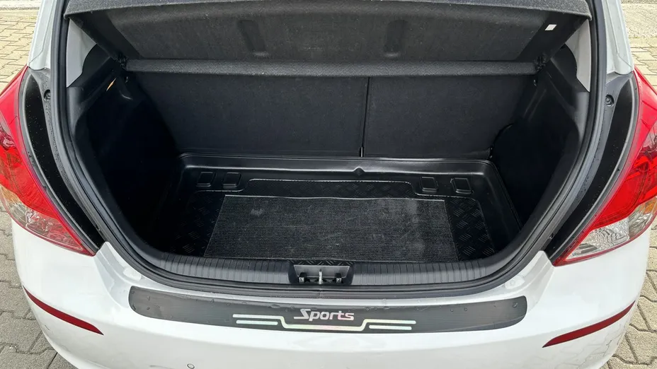 HYUNDAI i20 -