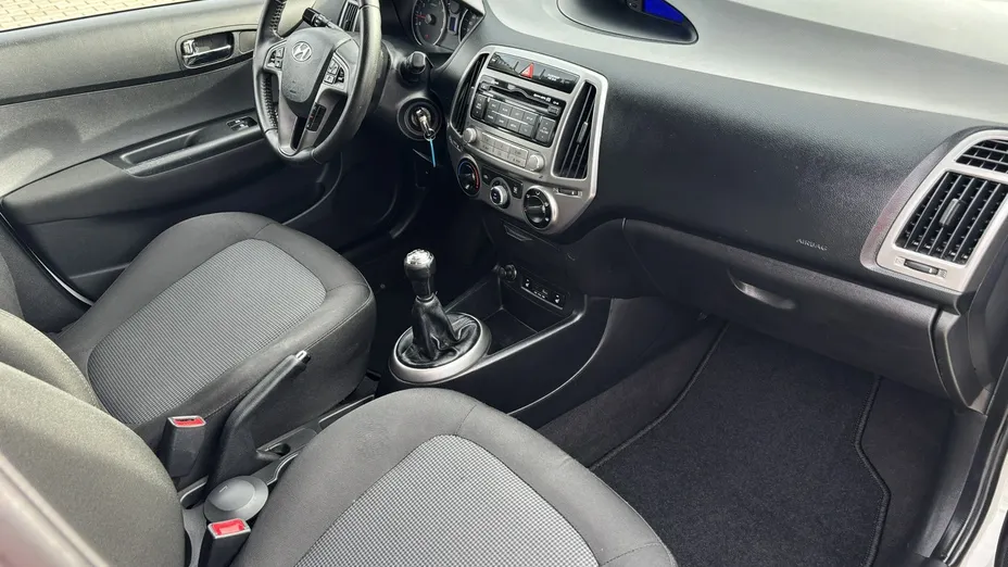 HYUNDAI i20 -
