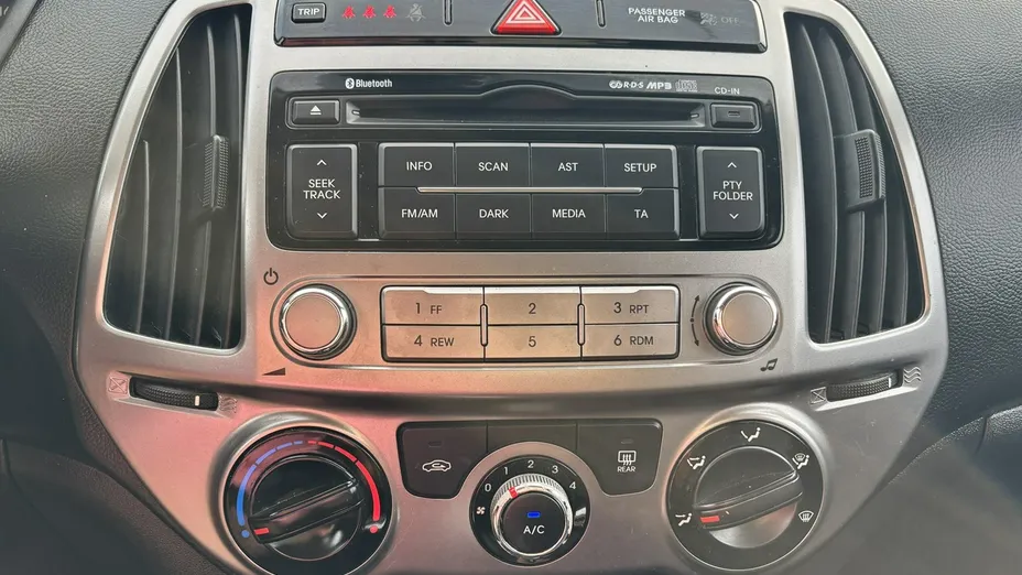 HYUNDAI i20 -