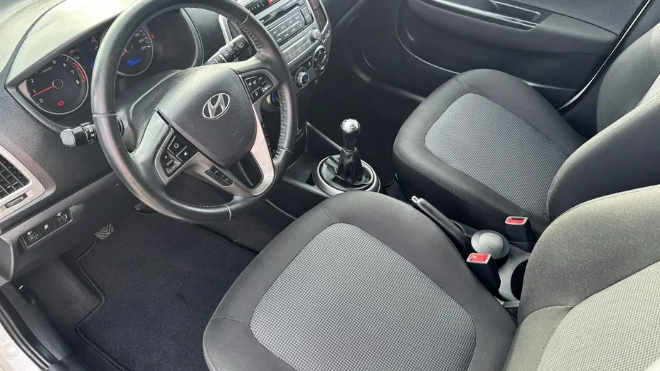HYUNDAI i20 -