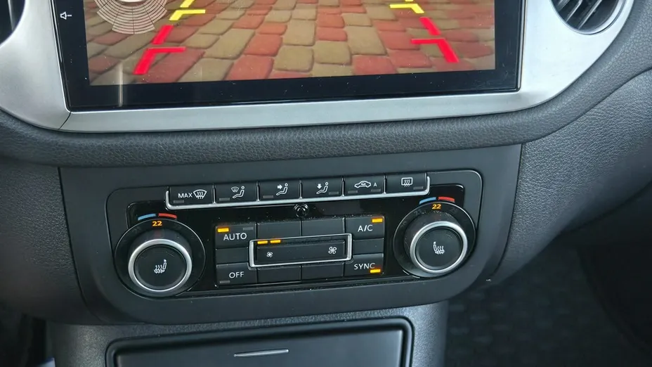 VOLKSWAGEN Tiguan -