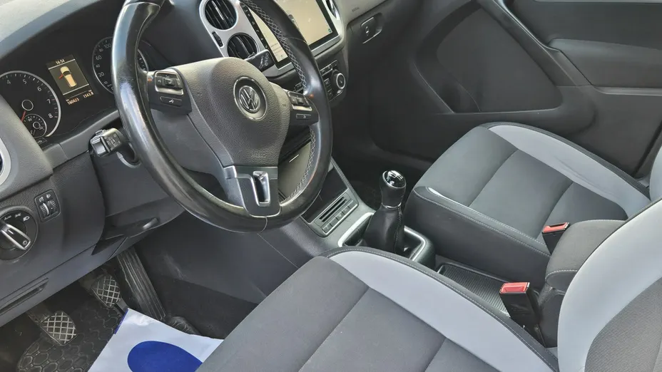 VOLKSWAGEN Tiguan -