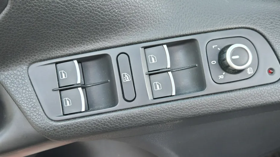 VOLKSWAGEN Tiguan -