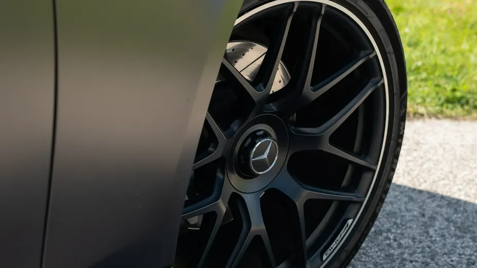 MERCEDES-BENZ AMG GT -