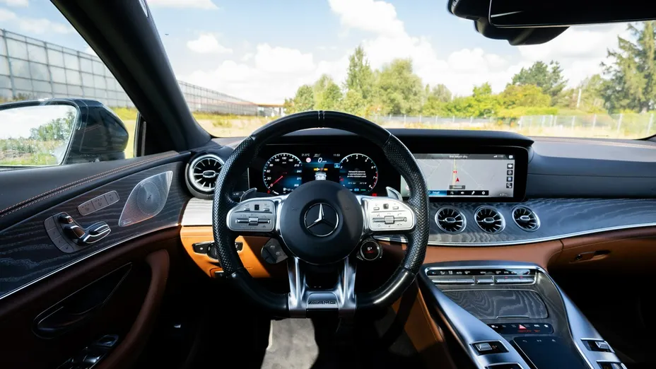 MERCEDES-BENZ AMG GT -