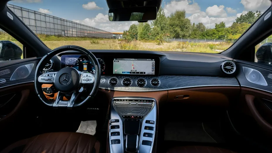 MERCEDES-BENZ AMG GT -