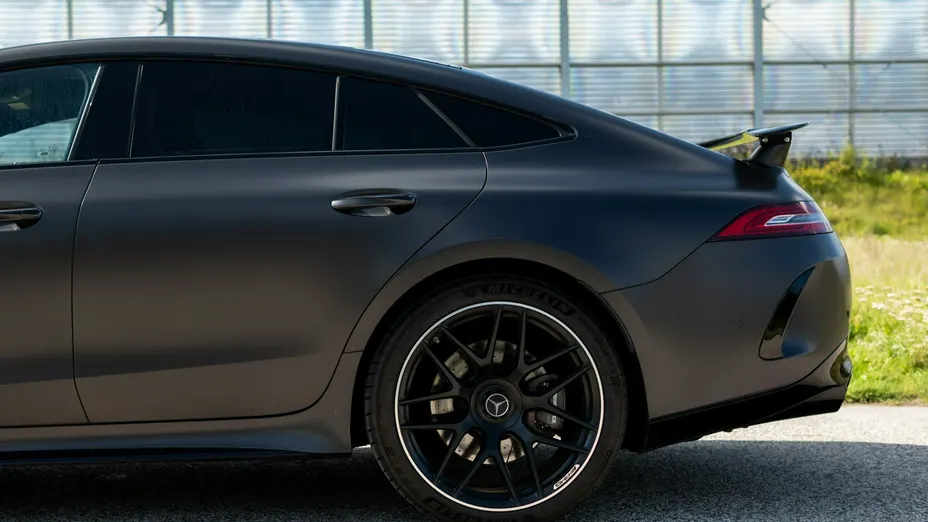 MERCEDES-BENZ AMG GT -