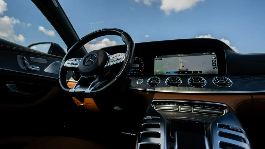MERCEDES-BENZ AMG GT -
