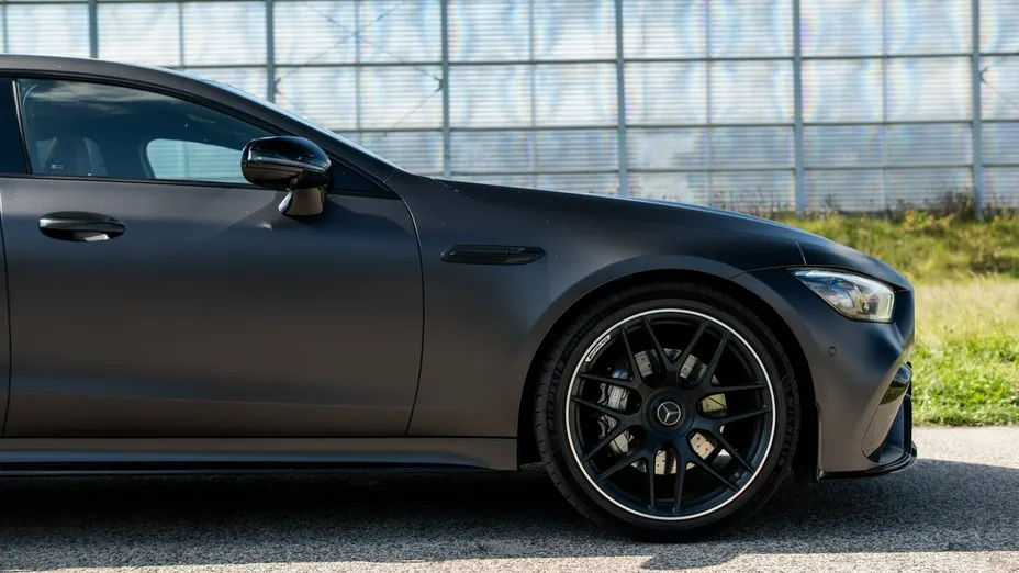 MERCEDES-BENZ AMG GT -