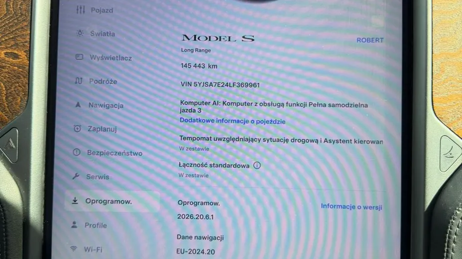 TESLA Model S -