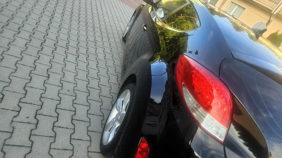 HYUNDAI Veloster -