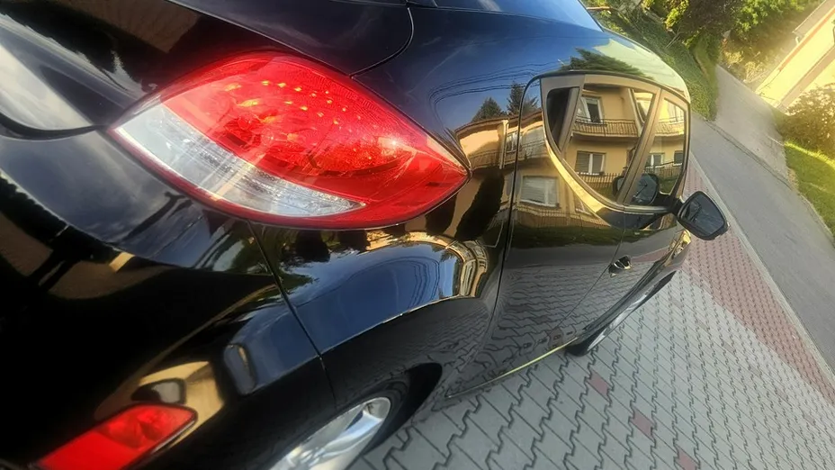 HYUNDAI Veloster -