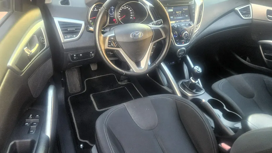 HYUNDAI Veloster -