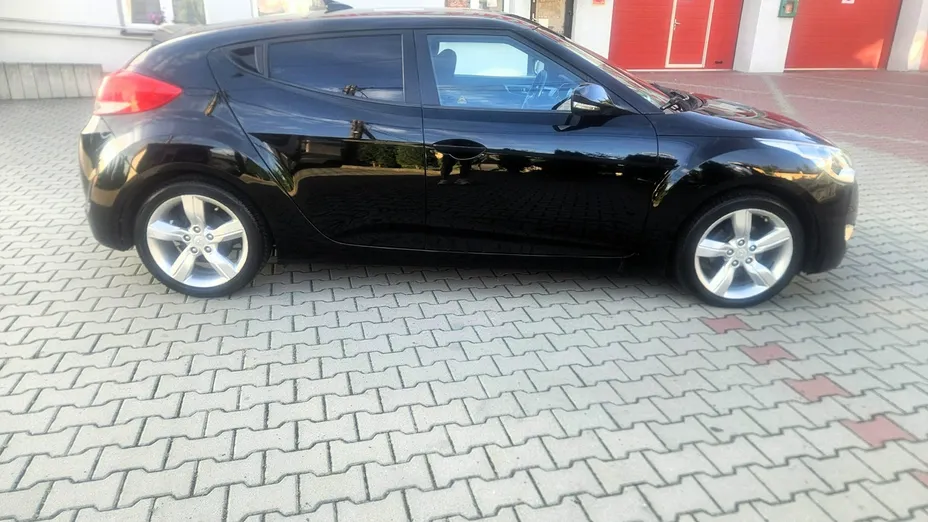 HYUNDAI Veloster -