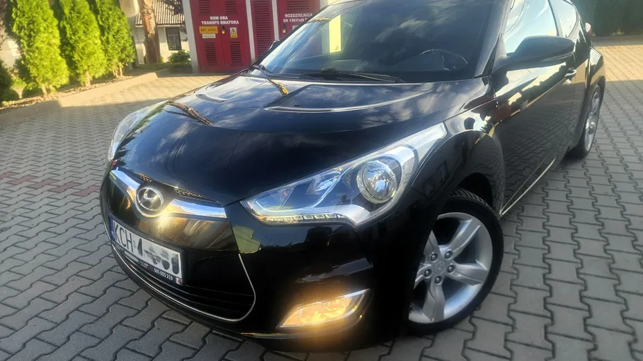 HYUNDAI Veloster -
