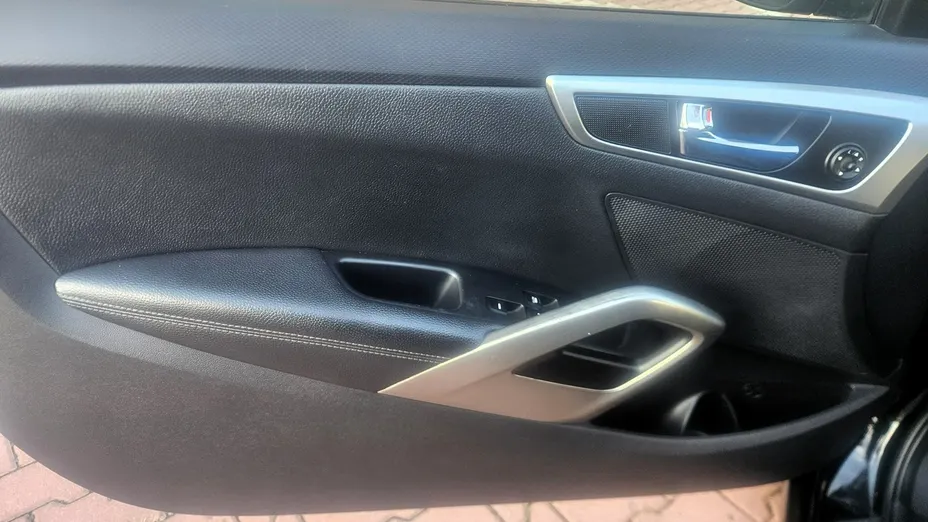HYUNDAI Veloster -