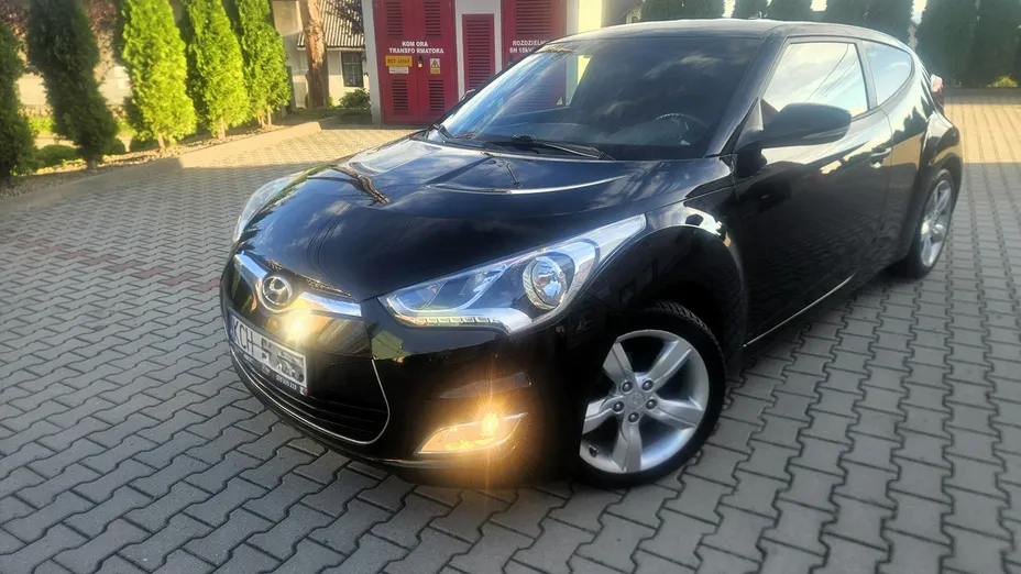 HYUNDAI Veloster -