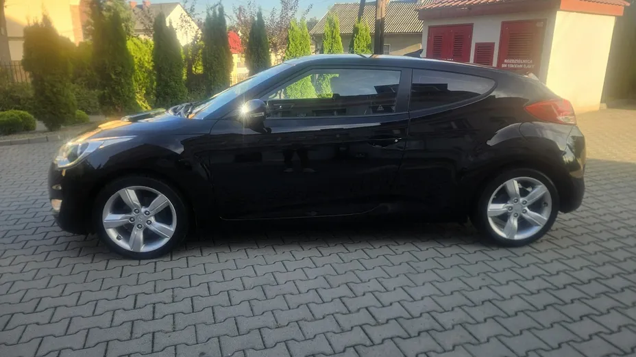 HYUNDAI Veloster -