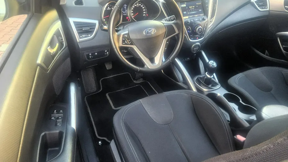 HYUNDAI Veloster -