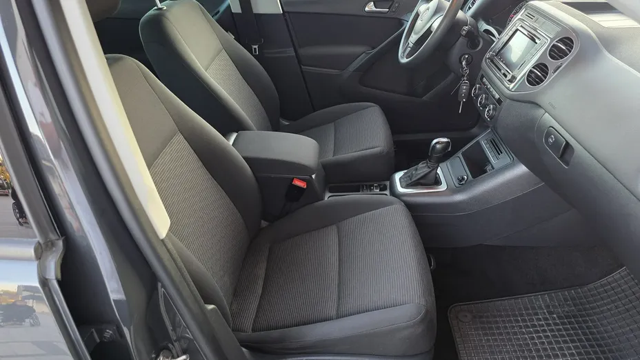 VOLKSWAGEN Tiguan -