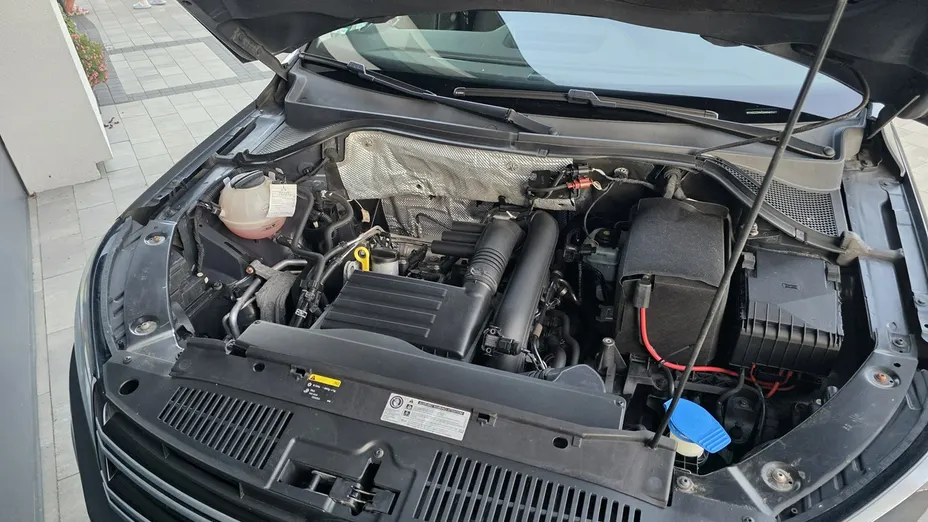 VOLKSWAGEN Tiguan -