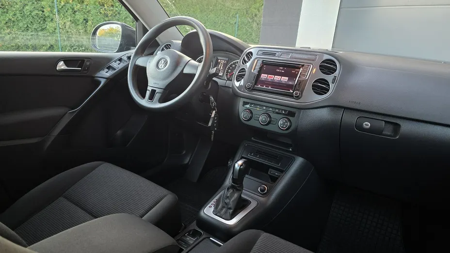 VOLKSWAGEN Tiguan -