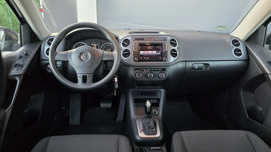 VOLKSWAGEN Tiguan -