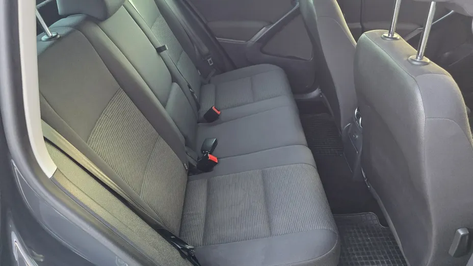 VOLKSWAGEN Tiguan -