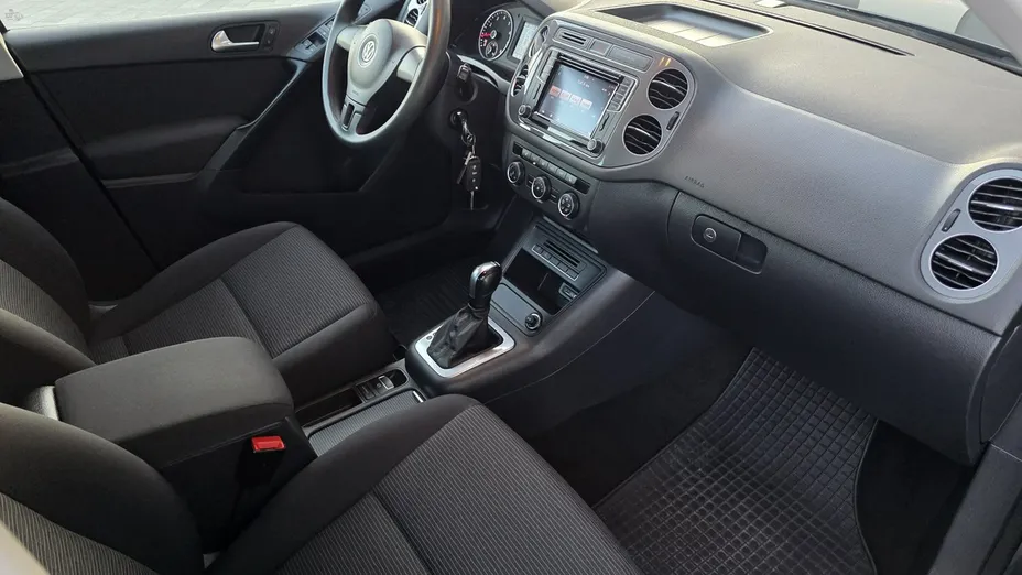 VOLKSWAGEN Tiguan -