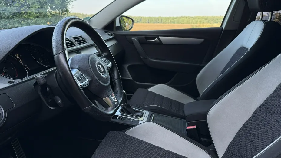 VOLKSWAGEN Passat -