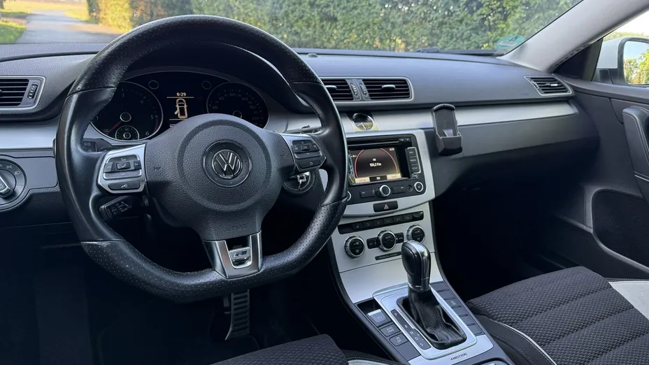 VOLKSWAGEN Passat -