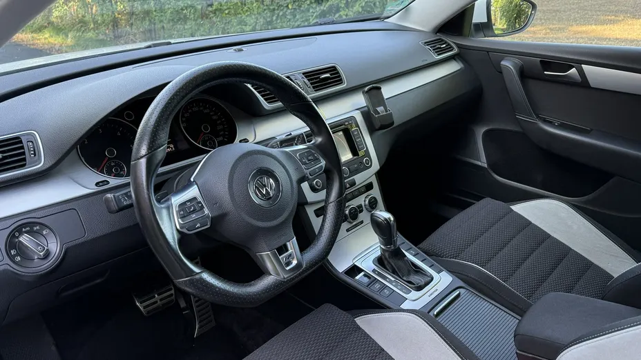 VOLKSWAGEN Passat -