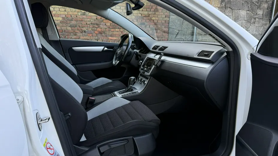 VOLKSWAGEN Passat -