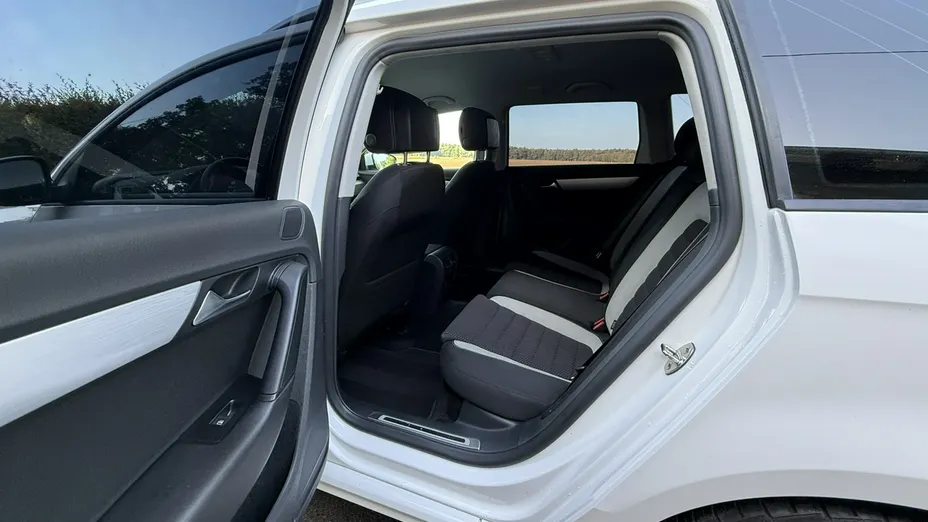 VOLKSWAGEN Passat -