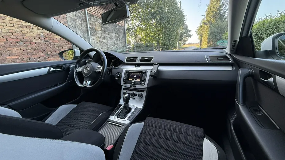VOLKSWAGEN Passat -
