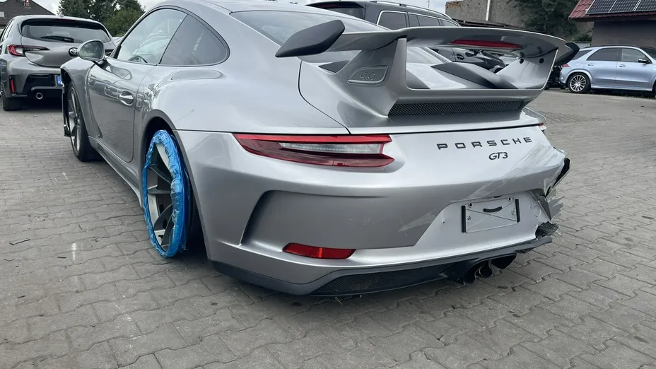PORSCHE 911 -